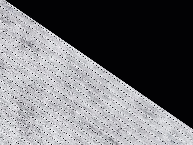 يتم إدخال الهواء الساخن المحب للماء من خلال الفتحة للطبقة العلوية من الحفاضات أو المناديل